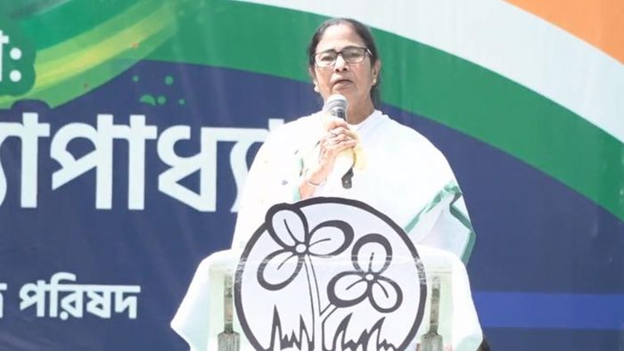 মমতা বন্দ্য়োপাধ্যায়।