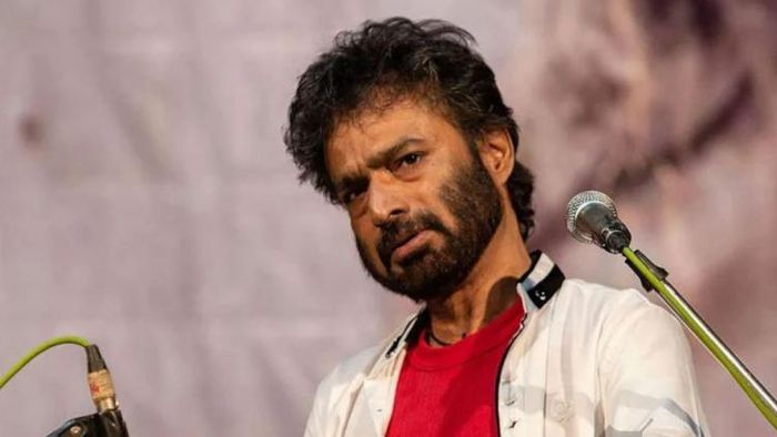 সম্প্রতি একটি লাইভ শো করছিলেন নচিকেতা চক্রবর্তী। সেখানেই হিন্দি গানের জন্য অনুরোধে মেজাজ হারালেন তিনি।