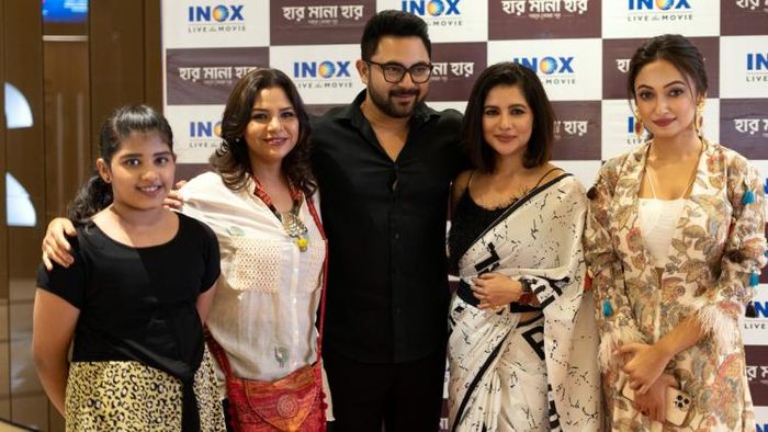 সিলভিয়া দে, সুদীপ্তা চক্রবর্তী, সোহম চক্রবর্তী, পায়েল সরকার, আয়োষী তালুকদার (বাম দিক থেকে)