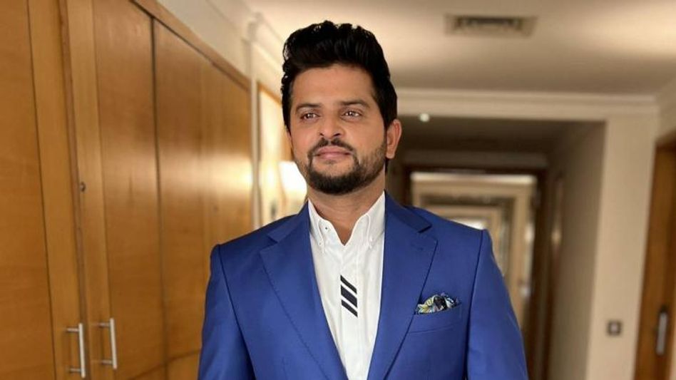 IPL-এ খেলবেন? CSK-র ড্রেসিংরুমে ফিরলেন সুরেশ রায়না, VIDEO  IPL-এ খেলবেন? CSK-র ড্রেসিংরুমে ফিরলেন সুরেশ রায়না, VIDEO