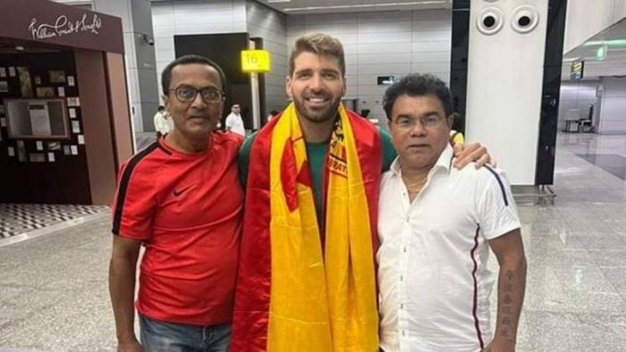 ইস্টবেঙ্গলের প্রতিনিধিদের সঙ্গে ইভান