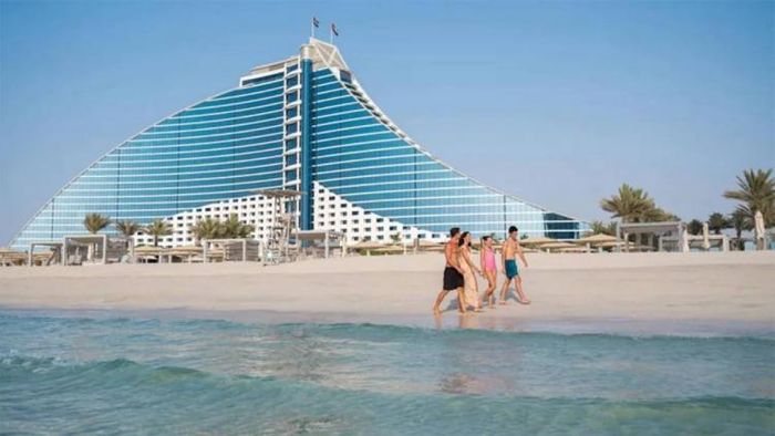 এই হোটেলেই রয়েছেন রোহিতরা