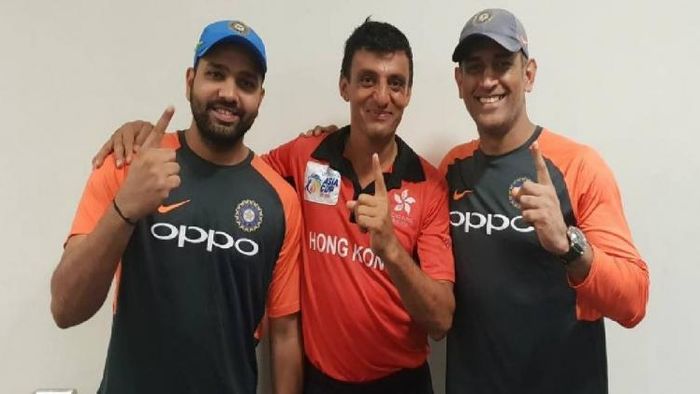 রোহিত, এহসান খান ও মহেন্দ্র সিং ধোনি (টুইটার)