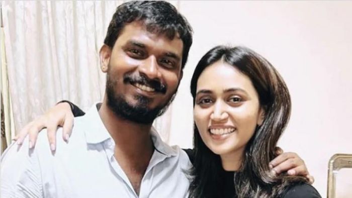 অশোক পাঠক এবং সানভিকা