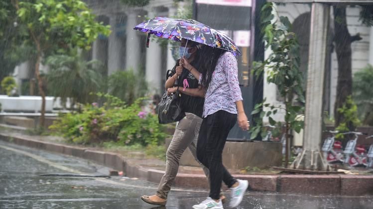 অতিগভীর হচ্ছে নিম্নচাপ, ব্যাপক দুর্যোগের পূর্বাভাস একাধিক জেলায়