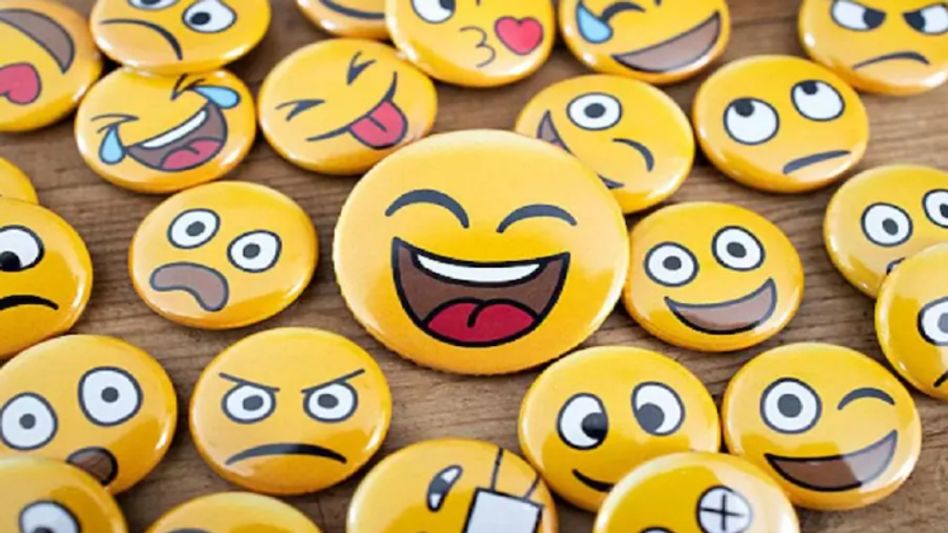 এখনও বিয়ে করনি কেন? কাকের উত্তর শুনলে হাসি থামবেই না এখনও বিয়ে করনি কেন? কাকের উত্তর শুনলে হাসি থামবেই না