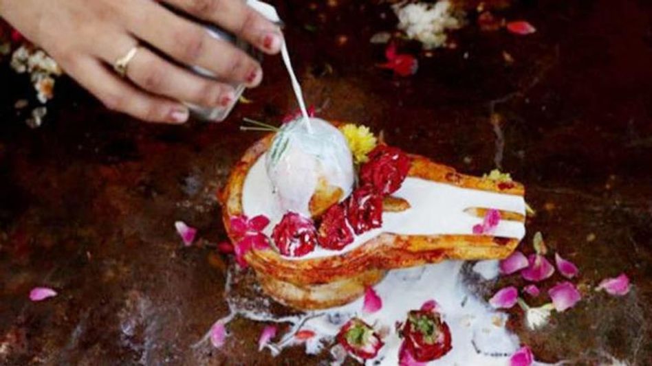 একেক শিবলিঙ্গের পুজোয় আলাদা ফল, কোন ধাতুর রুদ্রাভিষেকে বেশি লাভ? একেক শিবলিঙ্গের পুজোয় আলাদা ফল, কোন ধাতুর রুদ্রাভিষেকে বেশি লাভ?