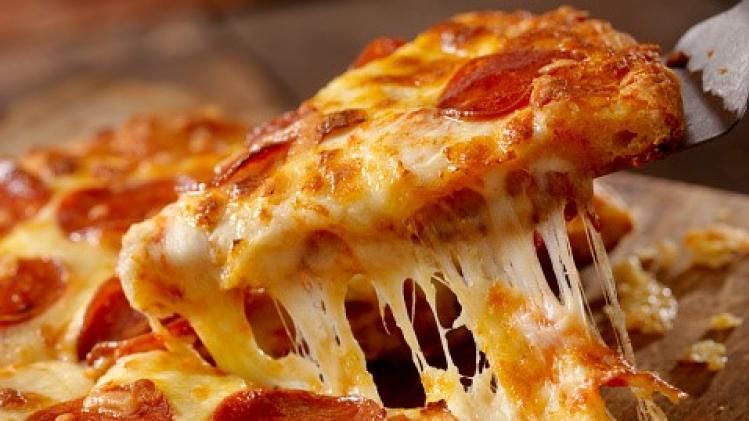 একটা পিৎজা কেড়ে নেয় জীবনের ৮ মিনিট, কোন খাবার কতটা আয়ু কমায়? জানুন   