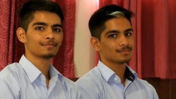 হুবহু। জলন্ধরের একটি স্কুলে এমন রয়েচছ ৭৬ জন।