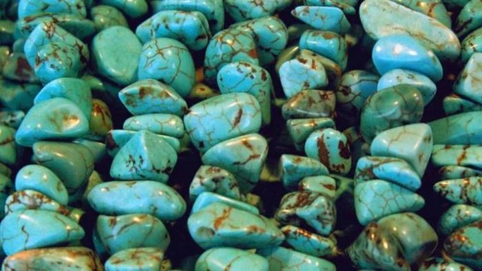 ফিরোজা পাথর পরার নিয়ম মেনে নিন (প্রতীকী ছবি)