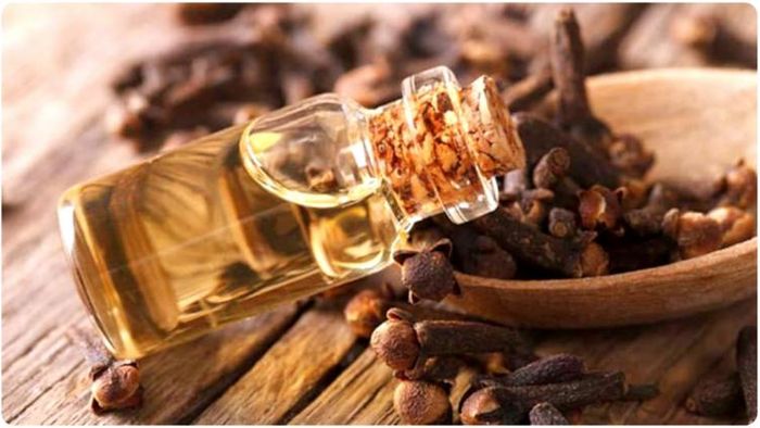 লবঙ্গের জ্যোতিষশাস্ত্রীয় কৌশলগুলি অর্থ লাভ, ঝামেলা থেকে মুক্তি এবং ভাগ্যকে শক্তিশালী করার জন্য খুব কার্যকর বলে মনে করা হয়।