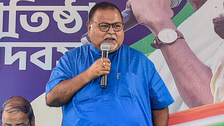 জেলবন্দি থাকলেও BA কমিটির আমন্ত্রণপত্র গেল পার্থর বাড়িতে