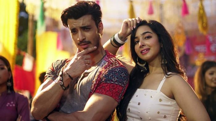 অভিনেতা জন ভট্টাচার্য ও সৃজলা গুহ