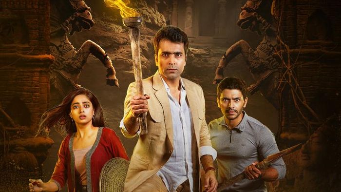 'কর্ণসুবর্ণের গুপ্তধন' ছবিতে ইশা সাহা, আবির চট্টোপাধ্যায় ও অর্জুন চক্রবর্তী