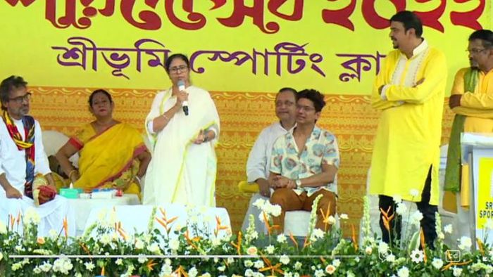 শ্রীভূমির পুজো উদ্বোধনে মমতা।