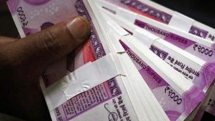 সরকারি সংস্থায় বিনিয়োগ করে মালামাল।