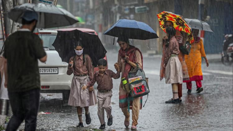  নিম্নচাপ আরও গভীর, কলকাতা সহ কিছু জেলায় হলুদ সতর্কতা