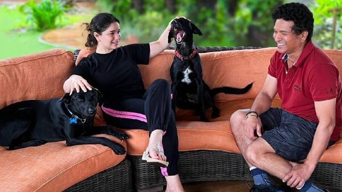 সচিন তেন্ডুলকর ও সারা তেন্ডুলকর (ছবি- সচিন তেন্ডুলকরের ফেসবুক পেজ)