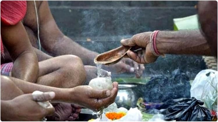 বাড়িতে পূর্বপুরুষের ছবি সঠিক জায়গায় রেখেছেন? নইলে বছরভর দুর্ভোগ