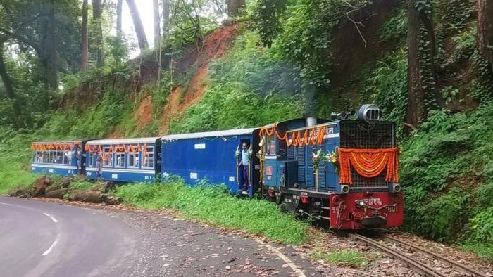 টয়ট্রেনের লাইনে ফের ধস