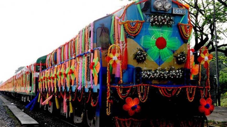 রেকর্ড যাত্রী, বাংলাদেশে থেকে শিলিগুড়ি পৌঁছল মিতালি এক্সপ্রেস রেকর্ড যাত্রী, বাংলাদেশে থেকে শিলিগুড়ি পৌঁছল মিতালি এক্সপ্রেস