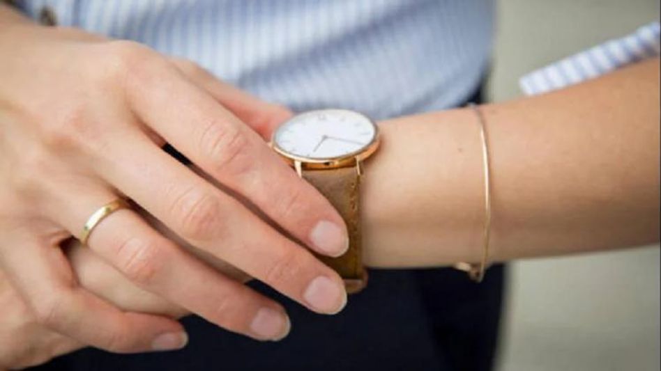 ভাল সময় এনে দেয় Wrist Watch, জানুন কোন হাতে-কেমন ঘড়ি পরবেন ভাল সময় এনে দেয় Wrist Watch, জানুন কোন হাতে-কেমন ঘড়ি পরবেন
