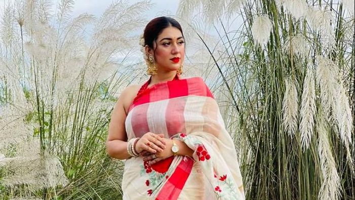 এবারের পুজোটা এপার বাংলায় কাটিয়েছেন ঢালিউডের জনপ্রিয় অভিনেত্রী অপু বিশ্বাস