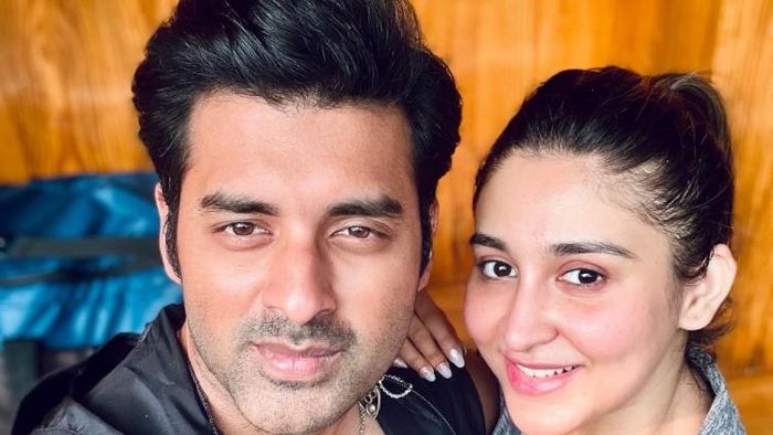 অভিনেতা অঙ্কুশ হাজরা ও ঐন্দ্রিলা সেন