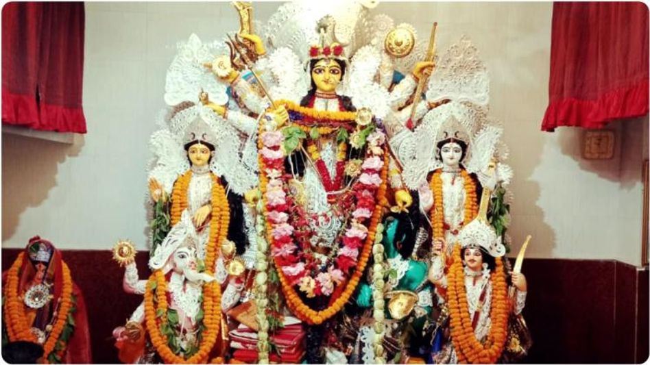 নবমীর ভোগে লুচি-আলুভাজা, বোলপুরের গুপ্ত পরিবারের পুজোয় জড়িয়ে অলৌকিক ইতিহাস নবমীর ভোগে লুচি-আলুভাজা, বোলপুরের গুপ্ত পরিবারের পুজোয় জড়িয়ে অলৌকিক ইতিহাস