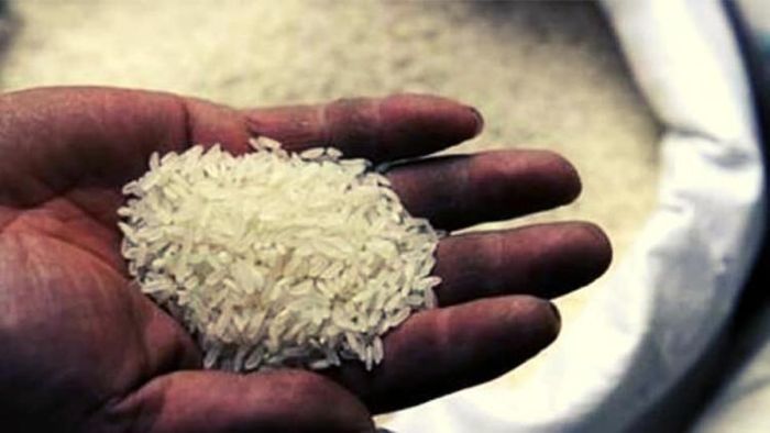 ধনতেরাসের দিনে নেওয়া কিছু ব্যবস্থা আপনার সংসারের অর্থকষ্ট, অনটন, সমস্যা সহজেই দূর করতে পারে। আর এর জন্য প্রয়োজন সামান্য কয়েক দানা চাল।