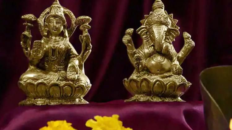 গণেশ-লক্ষ্মীর কেমন মূর্তি কিনবেন?