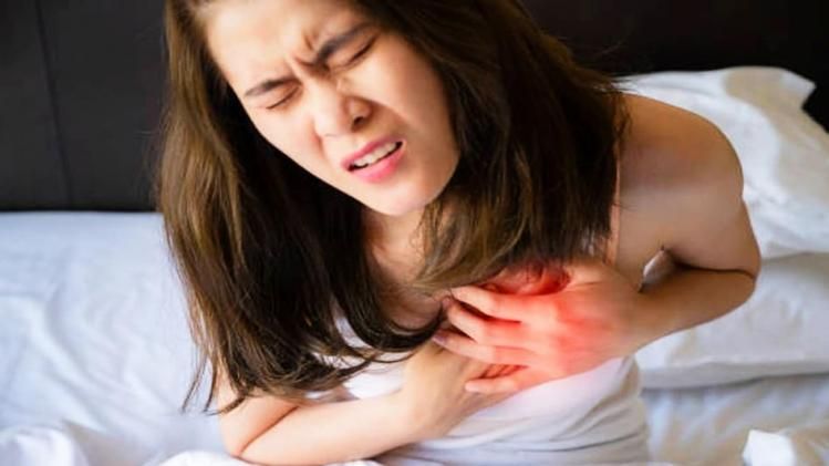  হার্ট অ্যাটাকের আগেই  দেখা দিতে শুরু করে এই ৮  লক্ষণ , ভুলেও অবহেলা নয়