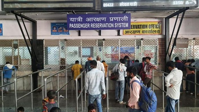 অনেক সময় চার্ট তৈরি হওয়ার পরেও যাত্রীরা টিকিট বাতিল করে দেন। চার্ট তৈরি হওয়ার পর ট্রেনের টিকিট বাতিল করলে টাকা ফেরত পাবেন কী?