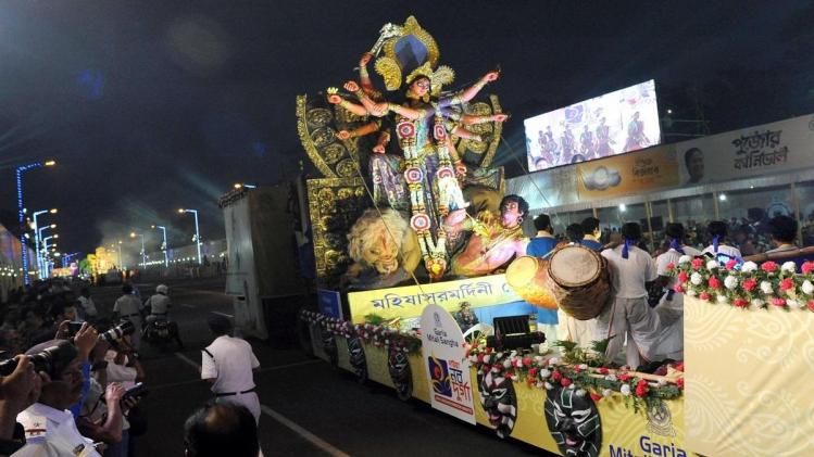 ১০০ পুজো-এলাহি আয়োজন, আজ দুর্গাপুজো কার্নিভাল রেড রোডে