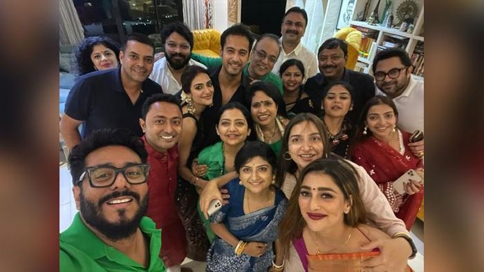 জমাট বিজয়া আড্ডা তারকাদের (ছবি: ইন্সট্রাগ্রাম)