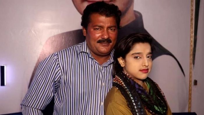 ৫২ বছরের শিক্ষকের প্রেমে মজলেন ২০ বছরের ছাত্রী