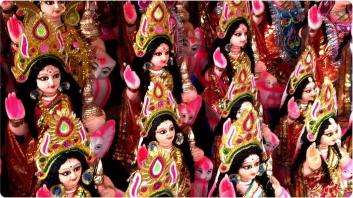 বৃহত্তম লক্ষ্মী-৫ দিনের উত্সব, শতাব্দী প্রাচীন এলাহি পুজো মালদায়