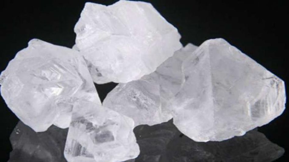 একাধিক রোগ থেকে দূরে রাখে ফিটকিরি, জানেন সঠিক ব্যবহার?  একাধিক রোগ থেকে দূরে রাখে ফিটকিরি, জানেন সঠিক ব্যবহার?