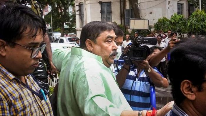 গ্রেফতার অনুূব্রত মণ্ডল।