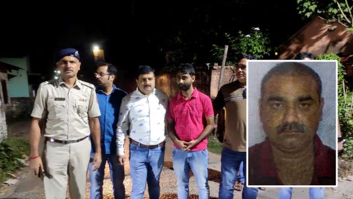 প্রাক্তন নৌ সেনা কর্মী খুনে ধৃত স্ত্রী ও ছেলে।