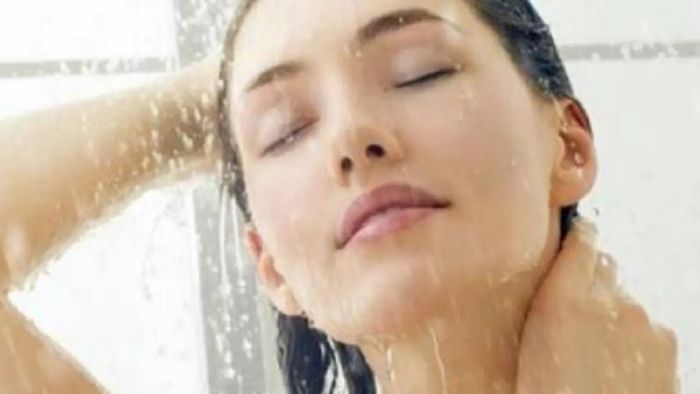 স্নানের সময় এই ৫টি জিনিস জলে মিশিয়ে নিন, সারাদিন তরতাজা থাকবেন