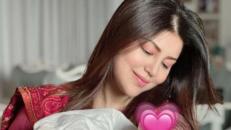মেয়ের প্রথম ছবি শেয়ার করলেন দেবীনা, আবেগপ্রবণ হয়ে লিখলেন খোলা চিঠি  মেয়ের প্রথম ছবি শেয়ার করলেন দেবীনা, আবেগপ্রবণ হয়ে লিখলেন খোলা চিঠি