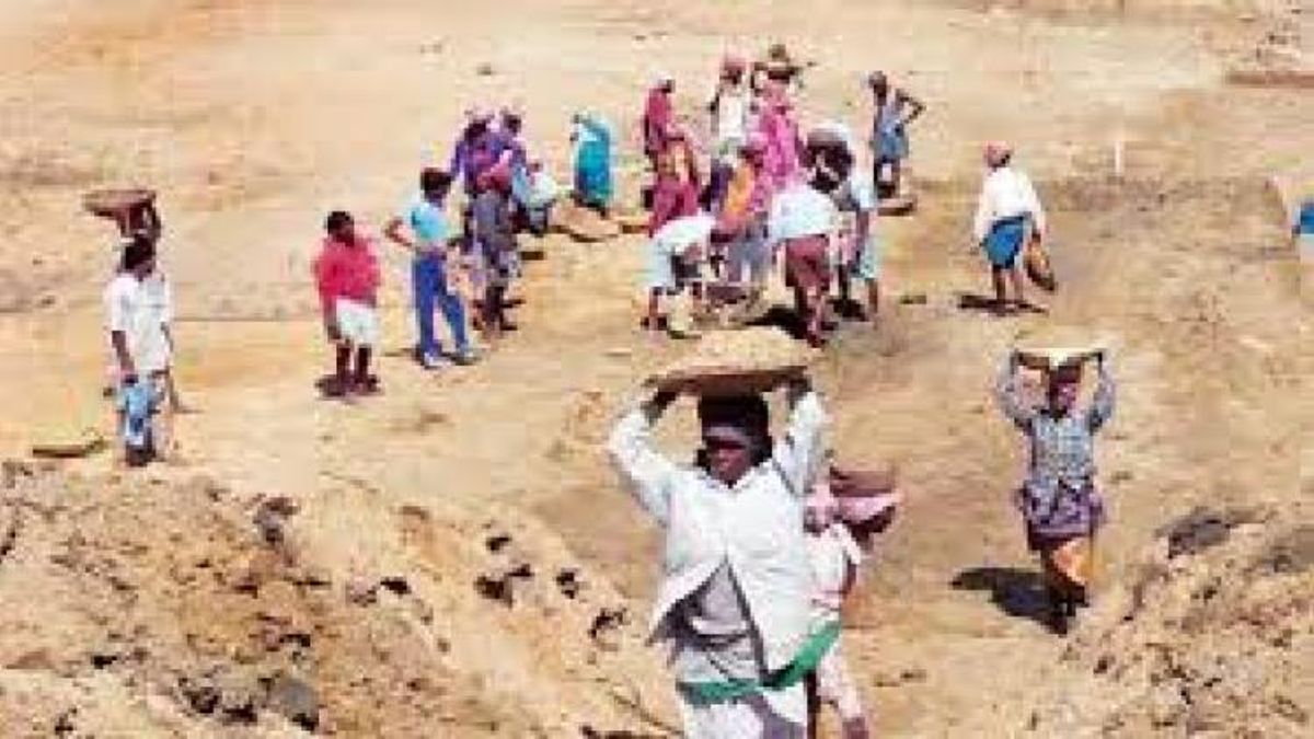 100 Days Work: আবার কাজ পাবেন ১০০ দিনের কর্মীরা, বড় ঘোষণা রাজ্য সরকারের - west bengal government orders to give job to 100 days workers in several government projects abk - Aaj Tak Bangla