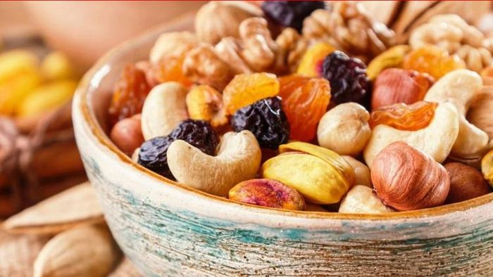 আমন্ড ও কিশমিশের উপকারিতা।