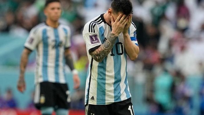 লজ্জায় মুখ ঢাক লেন মেসি