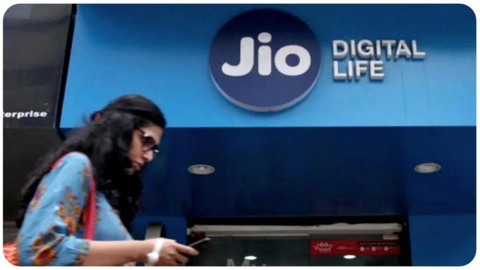 অনেক Jio ব্যবহারকারী সকাল থেকে কল করতে পারছিলেন না।
