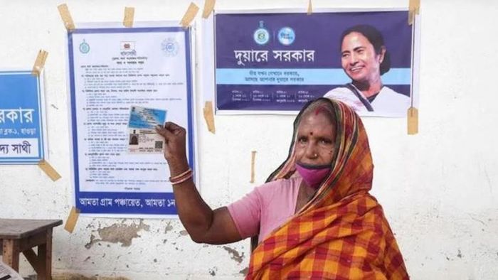 আজ, ১ নভেম্বর থেকে বাংলায় শুরু হয়েছে 'দুয়ারে সরকার' (Duare Sarkar) কর্মসূচি, যা চলবে ৩০ নভেম্বর পর্যন্ত।