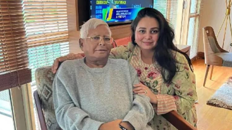 লালুর প্রাণ বাঁচাচ্ছেন মেয়ে রোহিণী, দান করছেন নিজের কিডনি