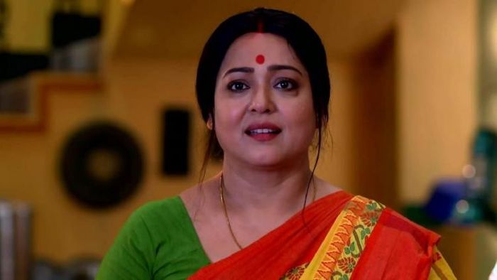 অভিনেত্রী অপরাজিতা আঢ্য