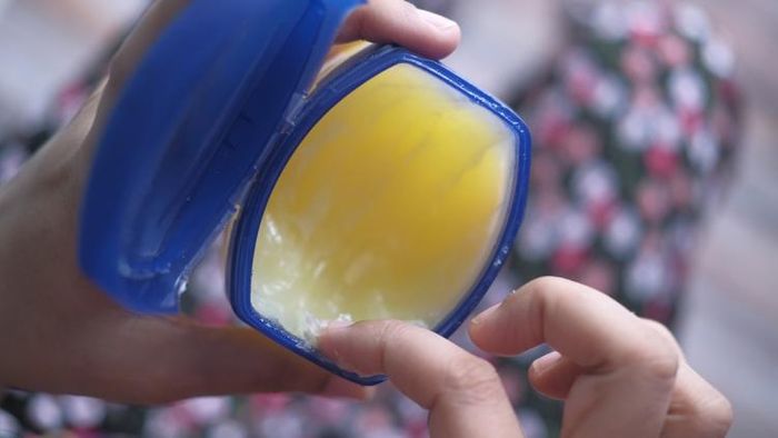 পেট্রোলিয়াম জেলির রয়েছে নানা গুণাগুণ